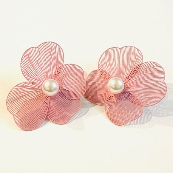 Pink Filigree Flower Pearl Stud Earrings - Picture 1 of 2